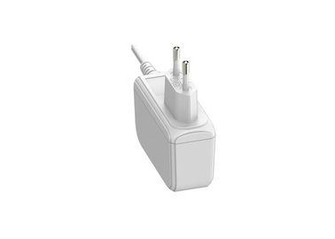 ভালো দাম 5V 3A 18W ইউনিভার্সাল এসি পাওয়ার অ্যাডাপ্টার সিসিটিভি ইত্যাদি জন্য 2 পিন ইইউ প্লাগ সঙ্গে অনলাইন