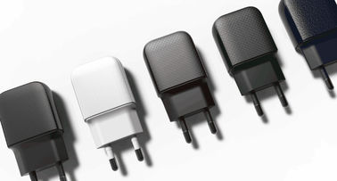 ভালো দাম 5V 1A / 2.1A / 2.4A একক দ্বৈত ইউনিভার্সাল ইউএসবি এসি অ্যাডাপ্টারের দ্রুত চার্জিং অনলাইন