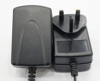 ভালো দাম 18W / 24W / 36W ইউনিভার্সাল ট্র্যাভেল পাওয়ার অ্যাডাপ্টার 5 - 15V সাদা / কালো অনলাইন